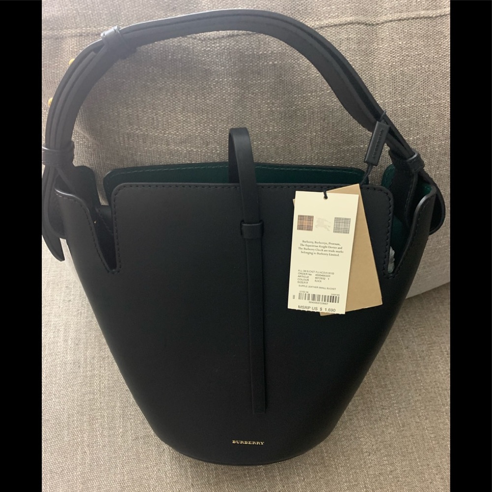 NWT Burberry bucket bag with inside wallet